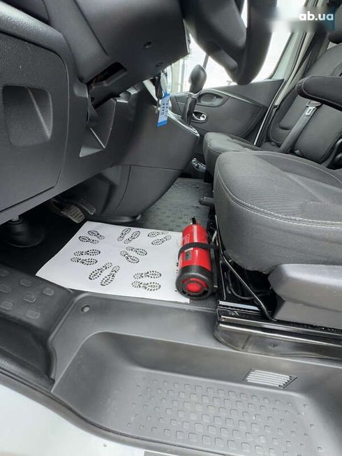 Renault Trafic 2020 - фото 24