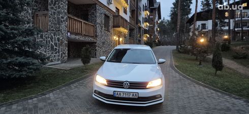 Volkswagen Jetta 2016 белый - фото 11