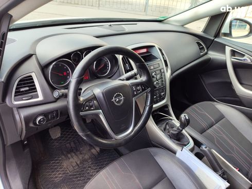 Opel Astra 2012 белый - фото 18