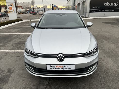 Volkswagen Golf 2022 серебристый - фото 2