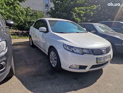 Kia Cerato 2011 белый - фото 3