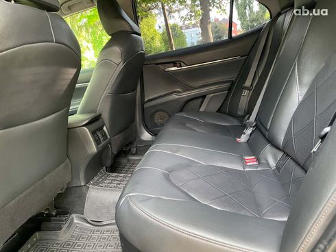 Toyota Camry 2017 черный - фото 25