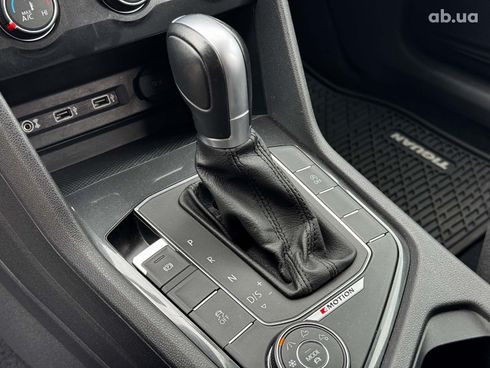Volkswagen Tiguan 2017 черный - фото 14