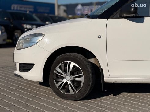 Skoda Fabia 2013 белый - фото 5
