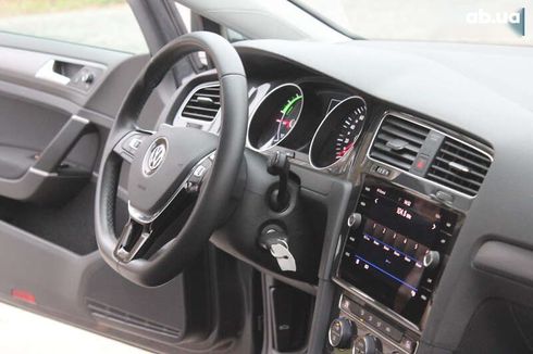 Volkswagen e-Golf 2020 - фото 28