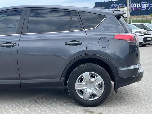 Toyota RAV4 2017 серый - фото 5