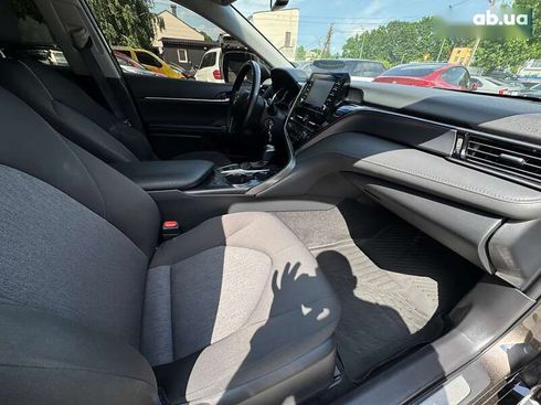 Toyota Camry 2021 - фото 25