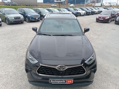 Toyota Highlander 2021 коричневый - фото 18