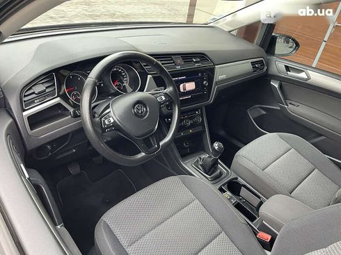 Volkswagen Touran 2017 - фото 30