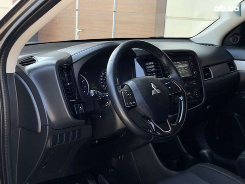Mitsubishi Outlander 2016 - фото 24