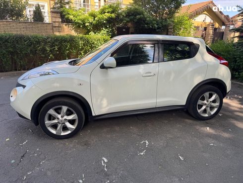Nissan Juke 2011 белый - фото 9