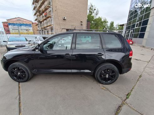 Volkswagen Touareg 2005 черный - фото 3