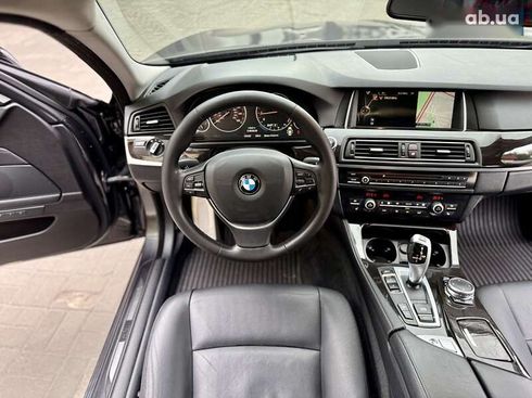 BMW 5 серия 2015 - фото 30
