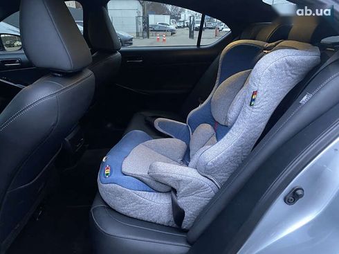 Lexus IS 2021 - фото 25