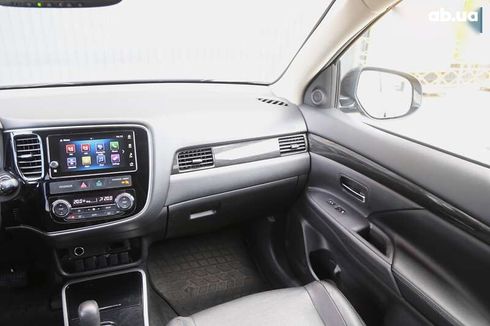Mitsubishi Outlander 2017 - фото 14