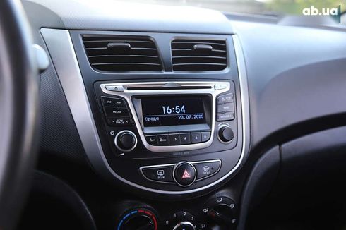 Hyundai Solaris 2016 - фото 17