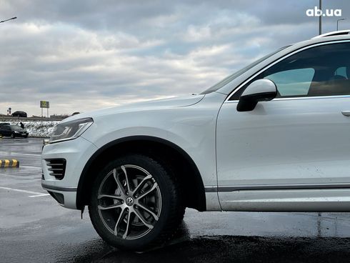 Volkswagen Touareg 2016 белый - фото 8