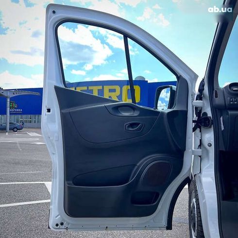 Renault Trafic 2021 - фото 17
