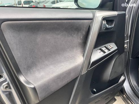 Toyota RAV4 2017 серый - фото 20