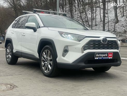 Toyota RAV4 2019 белый - фото 3