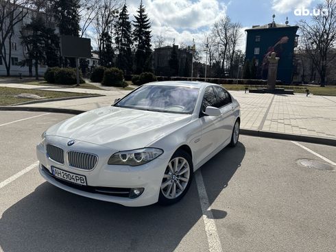 BMW 5 серия 2011 белый - фото 9