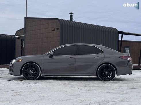 Toyota Camry 2022 - фото 11