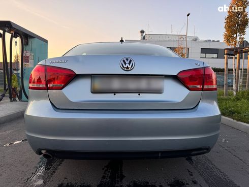 Volkswagen Passat 2012 голубой - фото 4