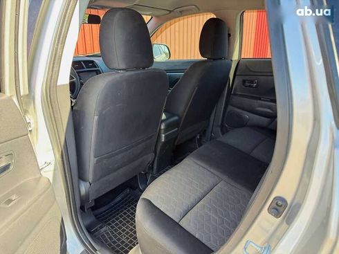 Mitsubishi Outlander 2019 - фото 30