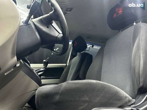 Mitsubishi Grandis 2008 - фото 18