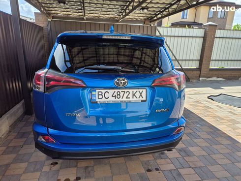 Toyota RAV4 2016 голубой - фото 11