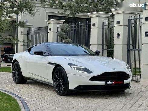 Aston Martin DB11 2018 - фото 29