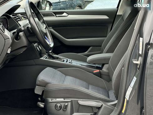 Volkswagen Passat 2021 - фото 30