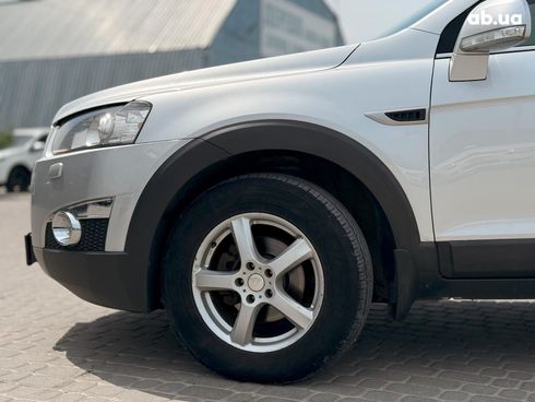 Chevrolet Captiva 2011 серый - фото 5