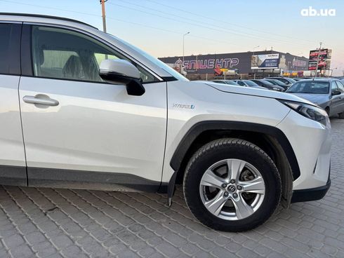 Toyota RAV4 2020 белый - фото 3