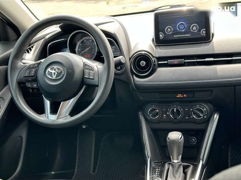 Toyota Yaris 2017 - фото 27