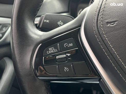 BMW 5 серия 2020 серый - фото 36