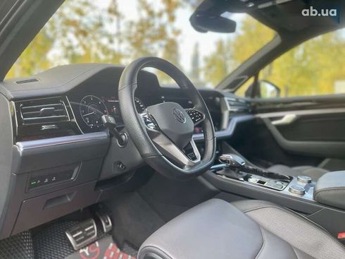 Volkswagen Touareg 2022 - фото 29