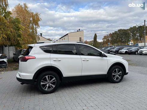 Toyota RAV4 2017 - фото 11