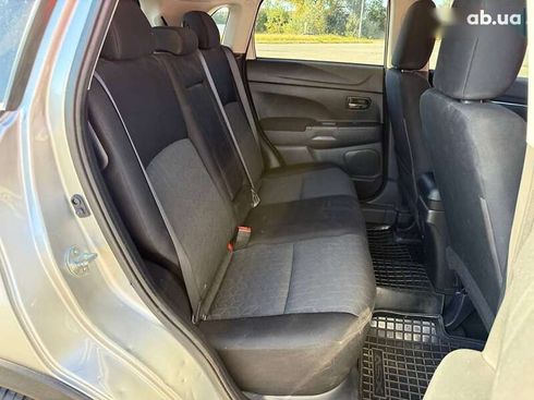 Mitsubishi Outlander 2019 - фото 26
