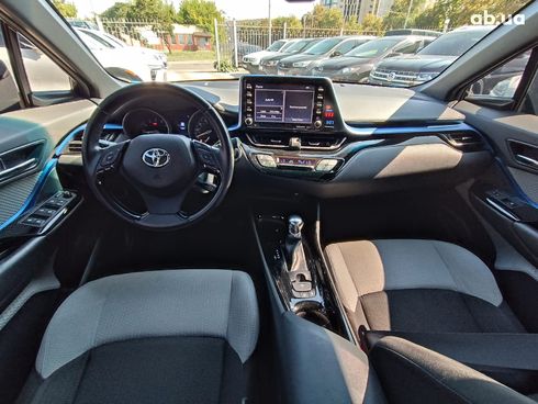 Toyota C-HR 2018 синий - фото 14