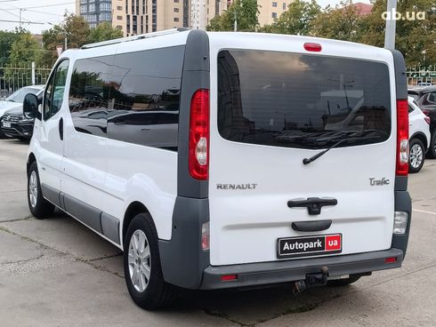 Renault Trafic 2014 белый - фото 17