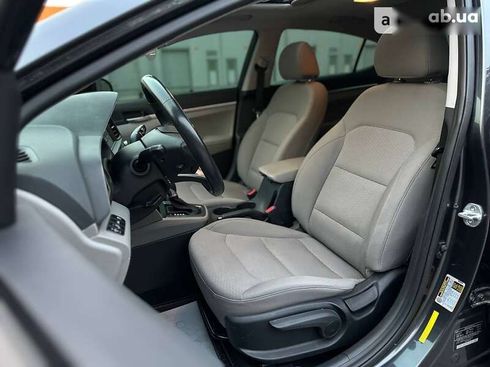 Hyundai Elantra 2019 - фото 18