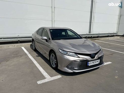 Toyota Camry 2019 - фото 8