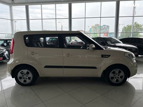 Kia Soul 2011 бежевый - фото 4