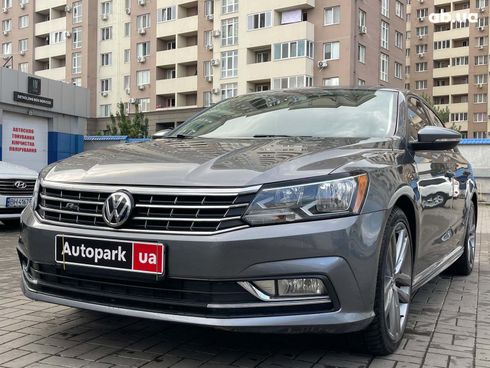 Volkswagen Passat 2017 серый - фото 10