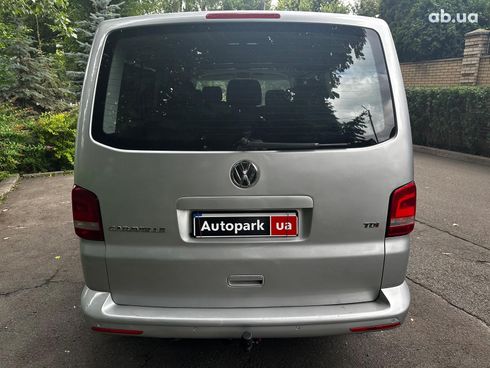 Volkswagen Caravelle 2015 серый - фото 6