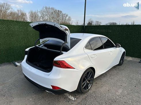 Lexus IS 2019 - фото 30