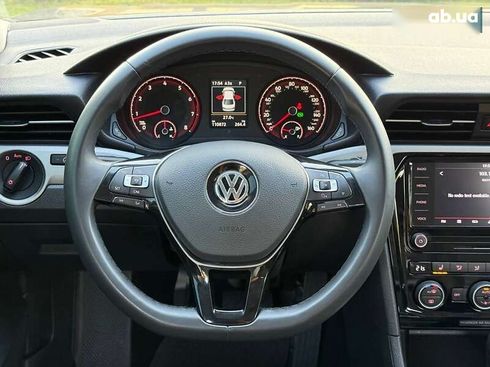 Volkswagen Passat 2021 - фото 25