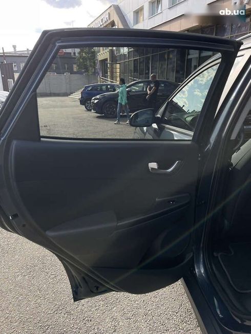 Hyundai Kona Electric 2022 - фото 21