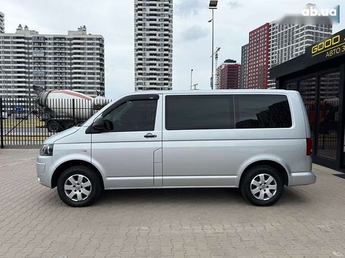 Volkswagen Multivan 2012 - фото 4